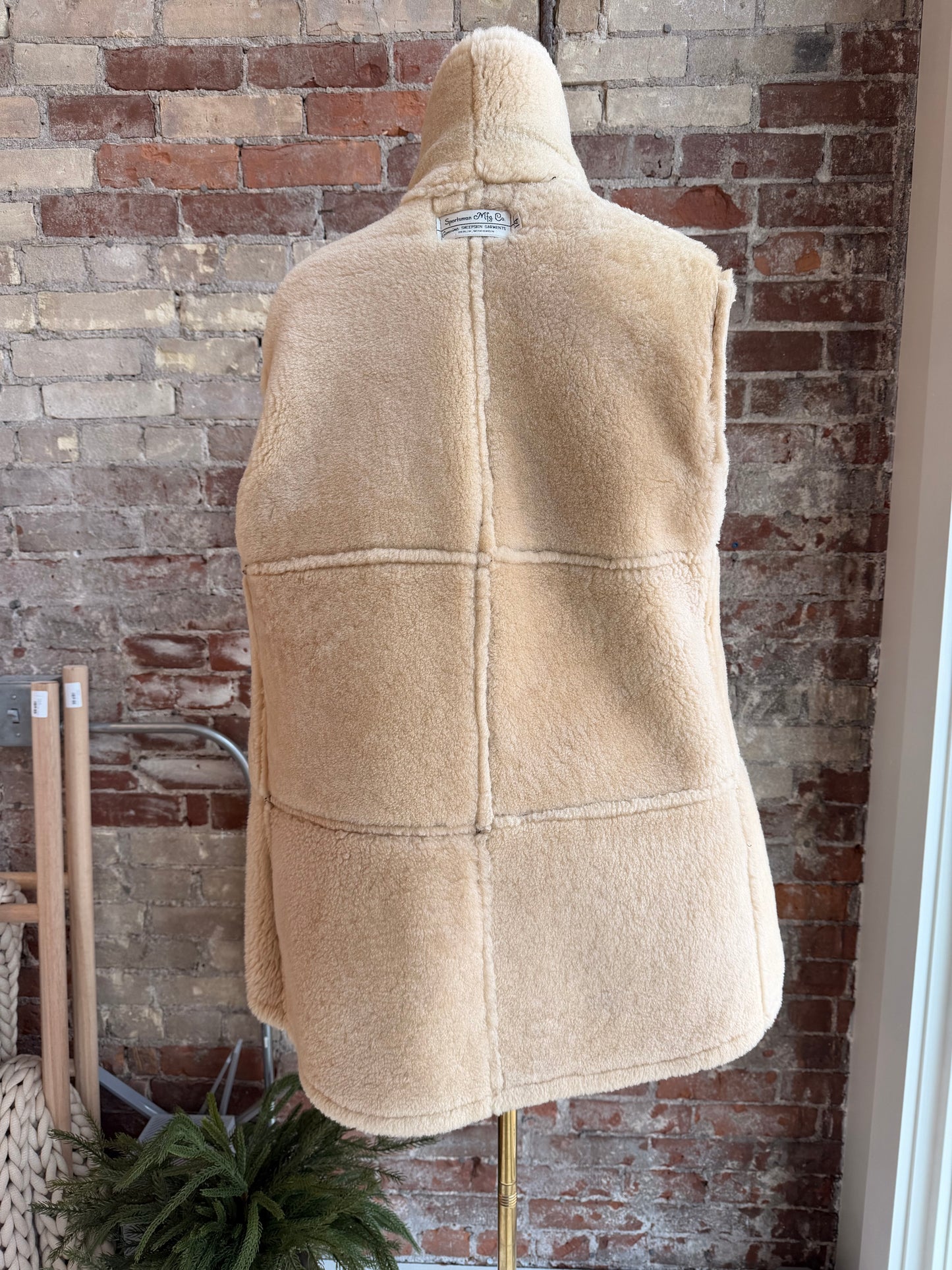 70s Sportsman Mfg Co 100% sheepskin jacket. Made in the USA