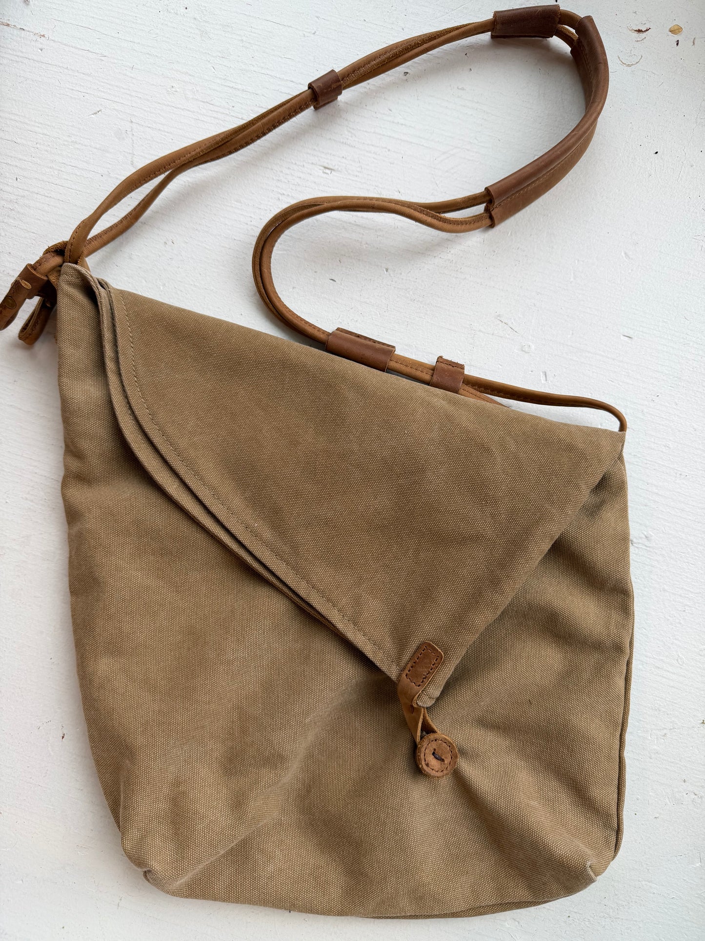 Crossbody canvas satchel with leather strap and closure