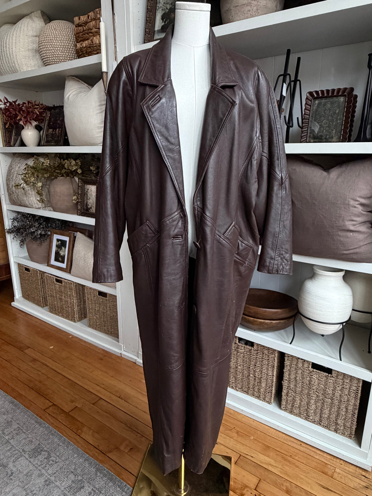 90s Synergy brown leather trench. Fits S-L