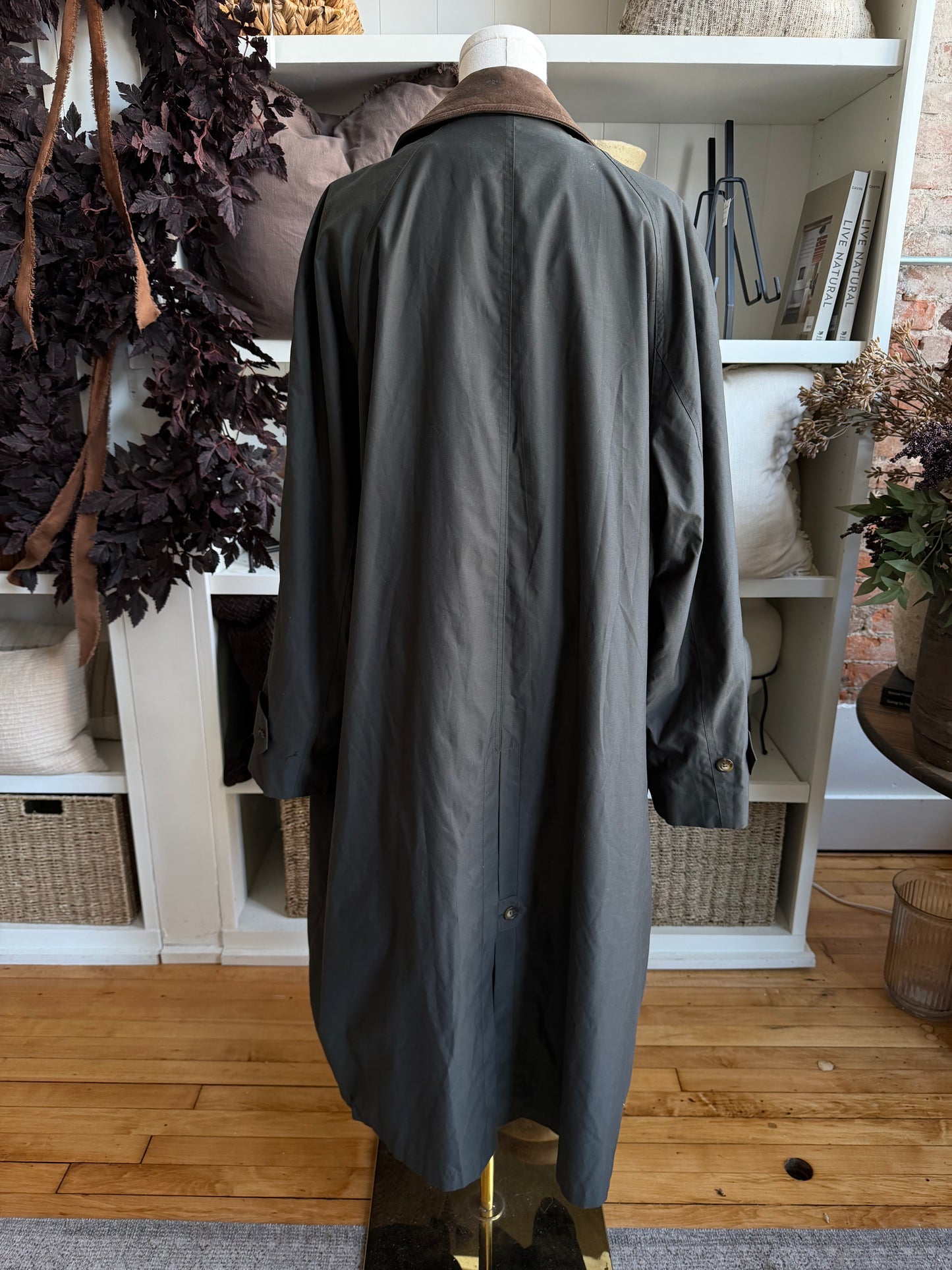 90s Chaps Ralph Lauren green trench with removable wool lining and leather collar. Fits M-XXL
