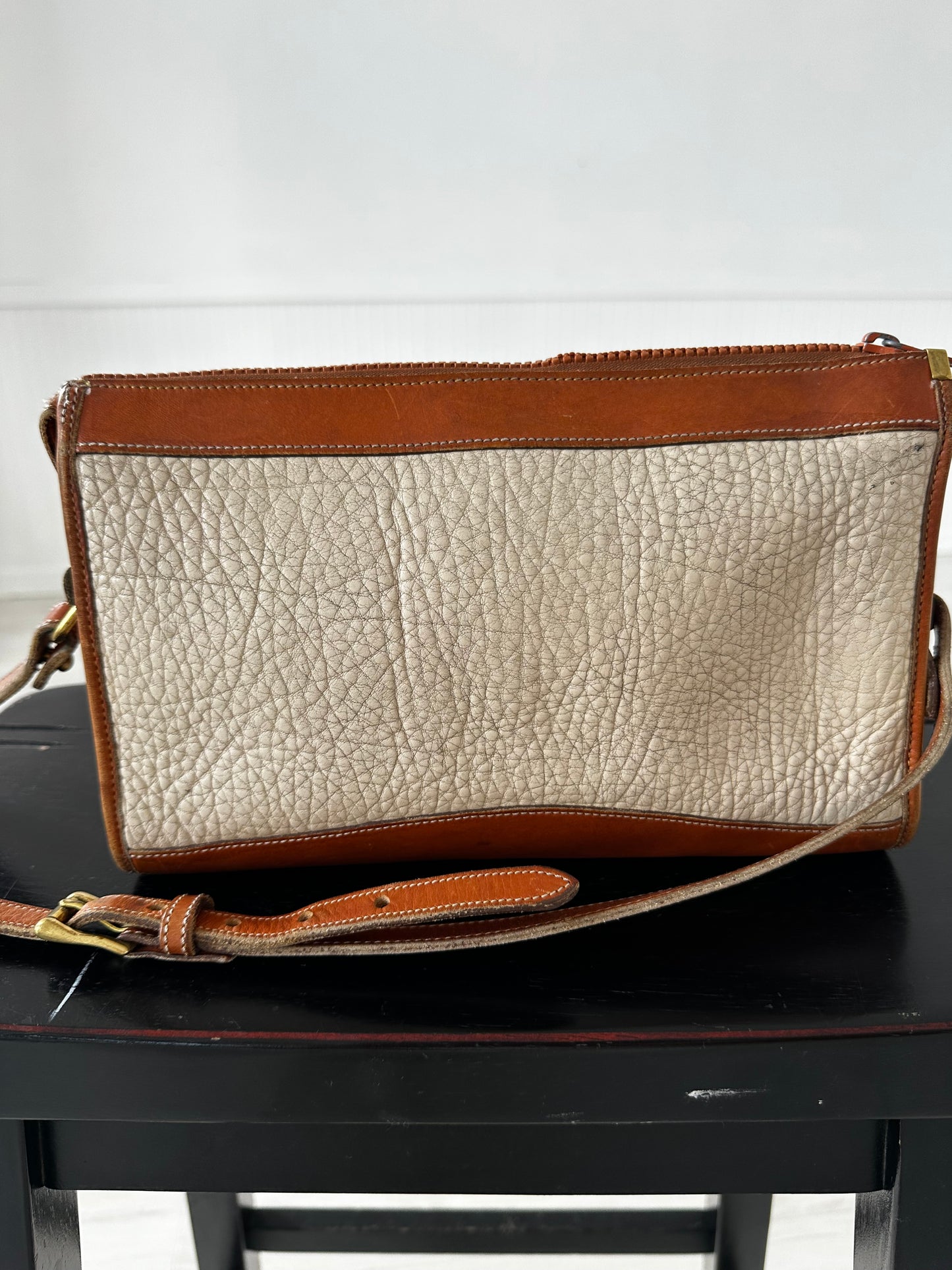 80s/90s Dooney and Bourke zip top crossbody in cream