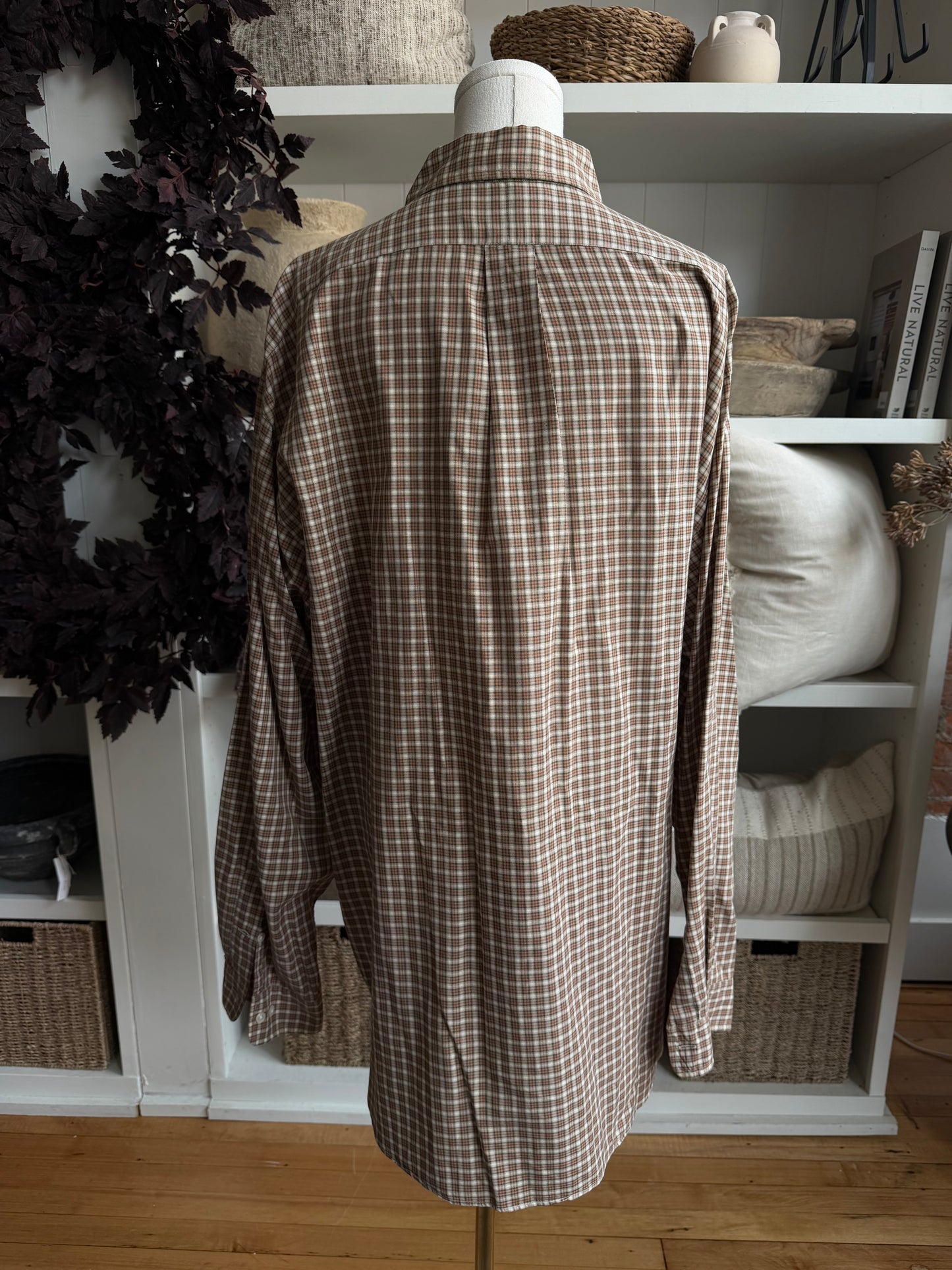 90s Ralph Lauren Yarmouth plaid button down. Fits M-XL