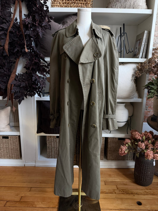 Vintage Burberry olive trench coat. Fits XS-M