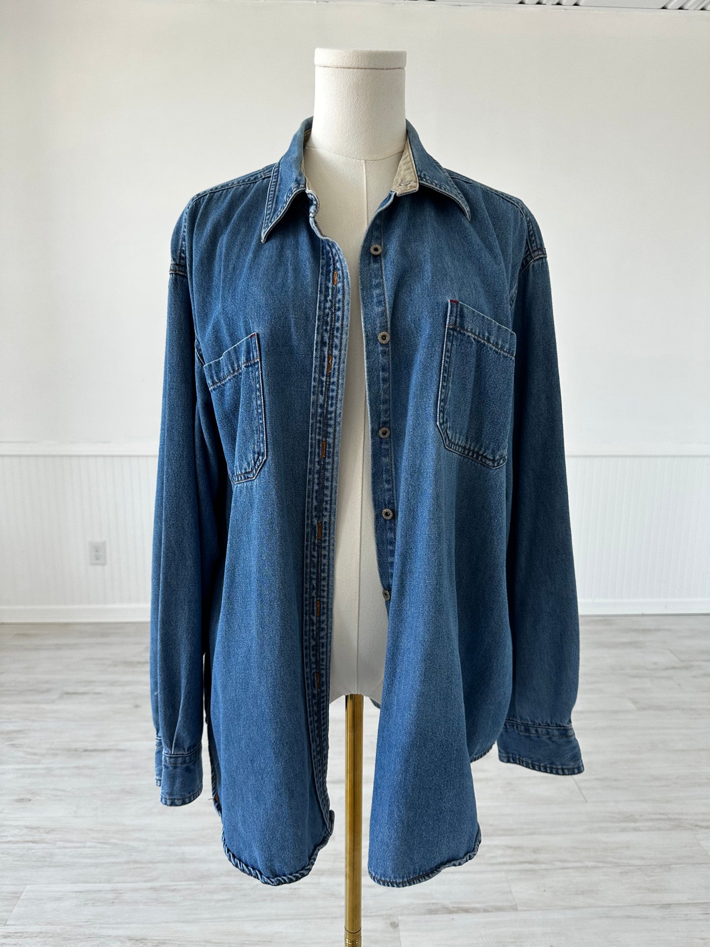 90s Bill Blass denim button down. Made in Hong Kong