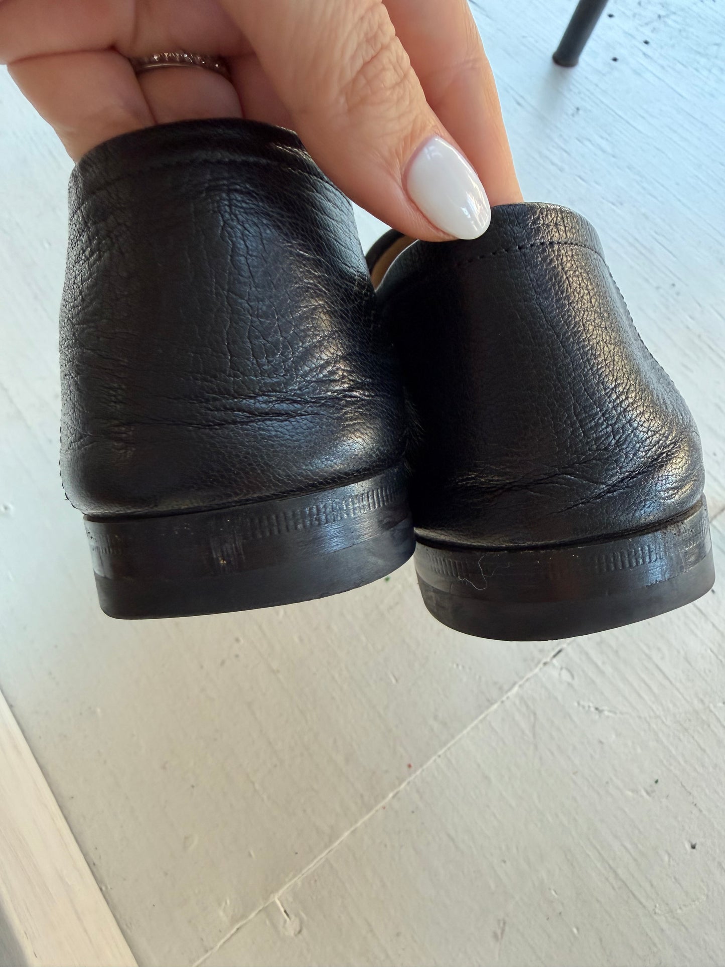 Vintage black Gucci loafers. Labeled men’s size 7. Fits like women’s 9.5/10