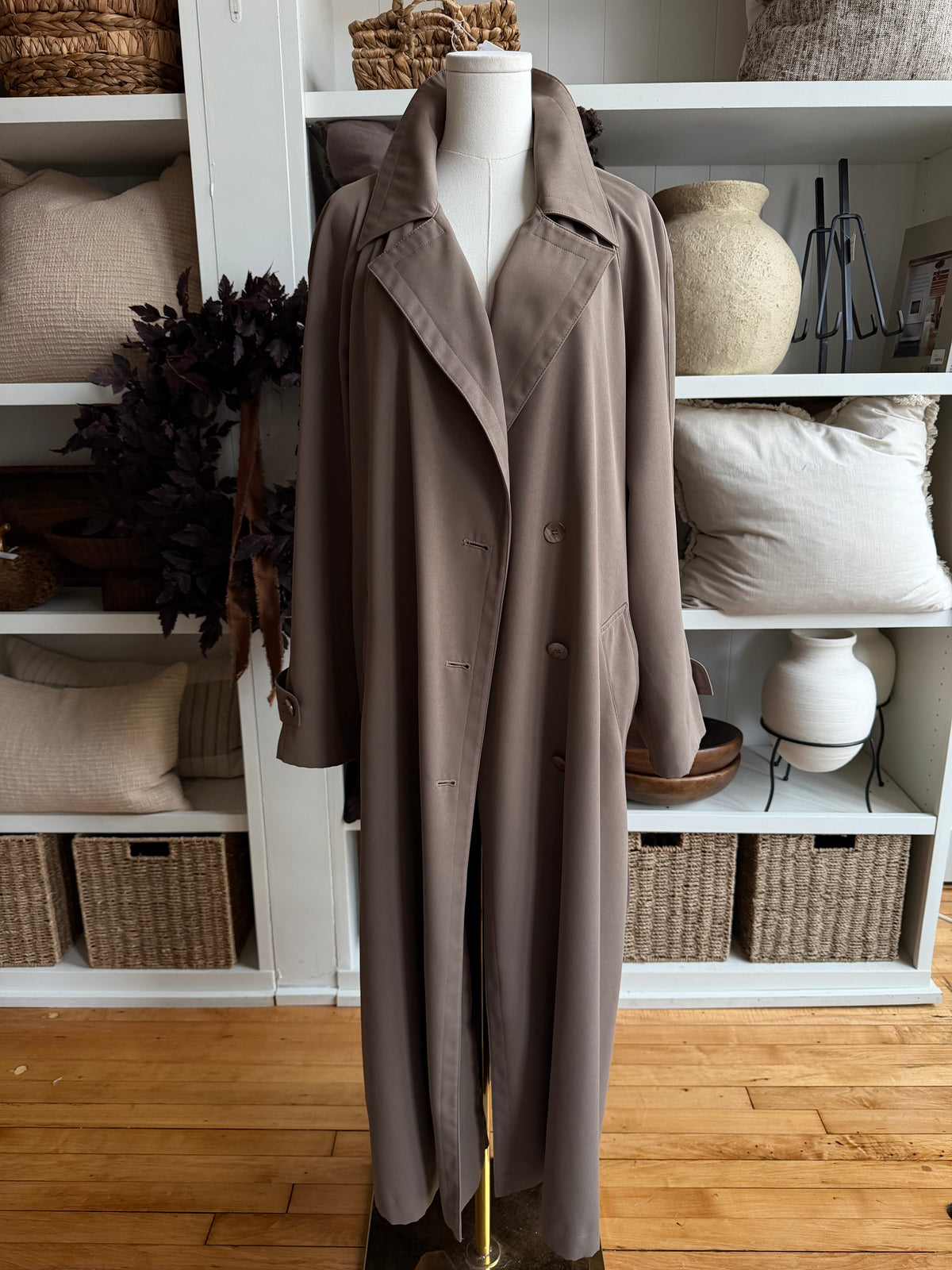 00s Gallery light brown trench. Fits M-XL