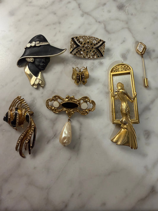 Black and gold brooch pack