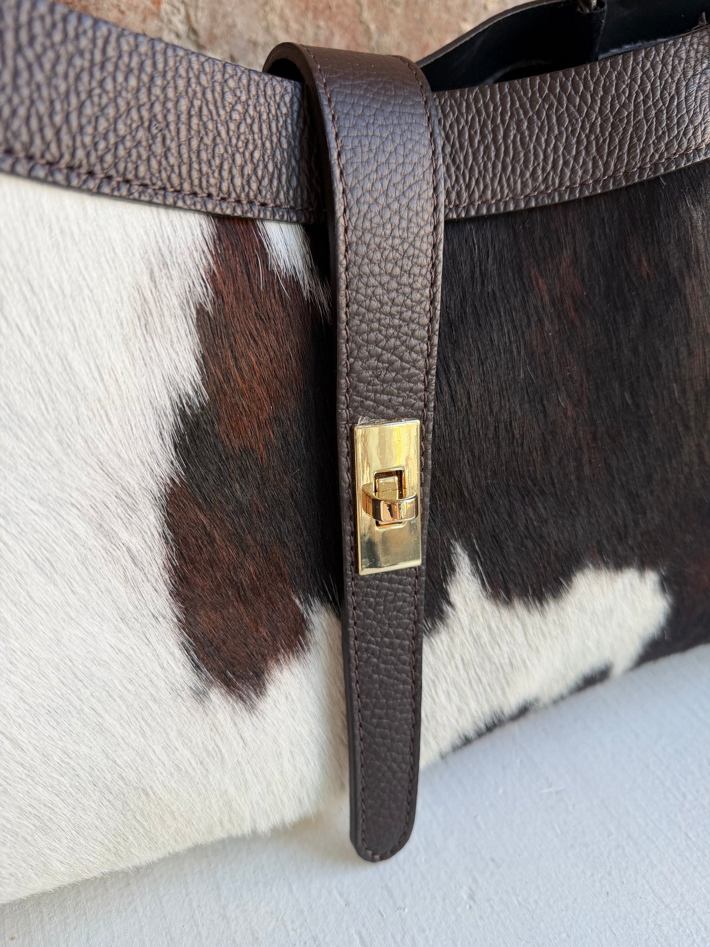 Cowhide leather bag sourced in Florence. Brand new never used