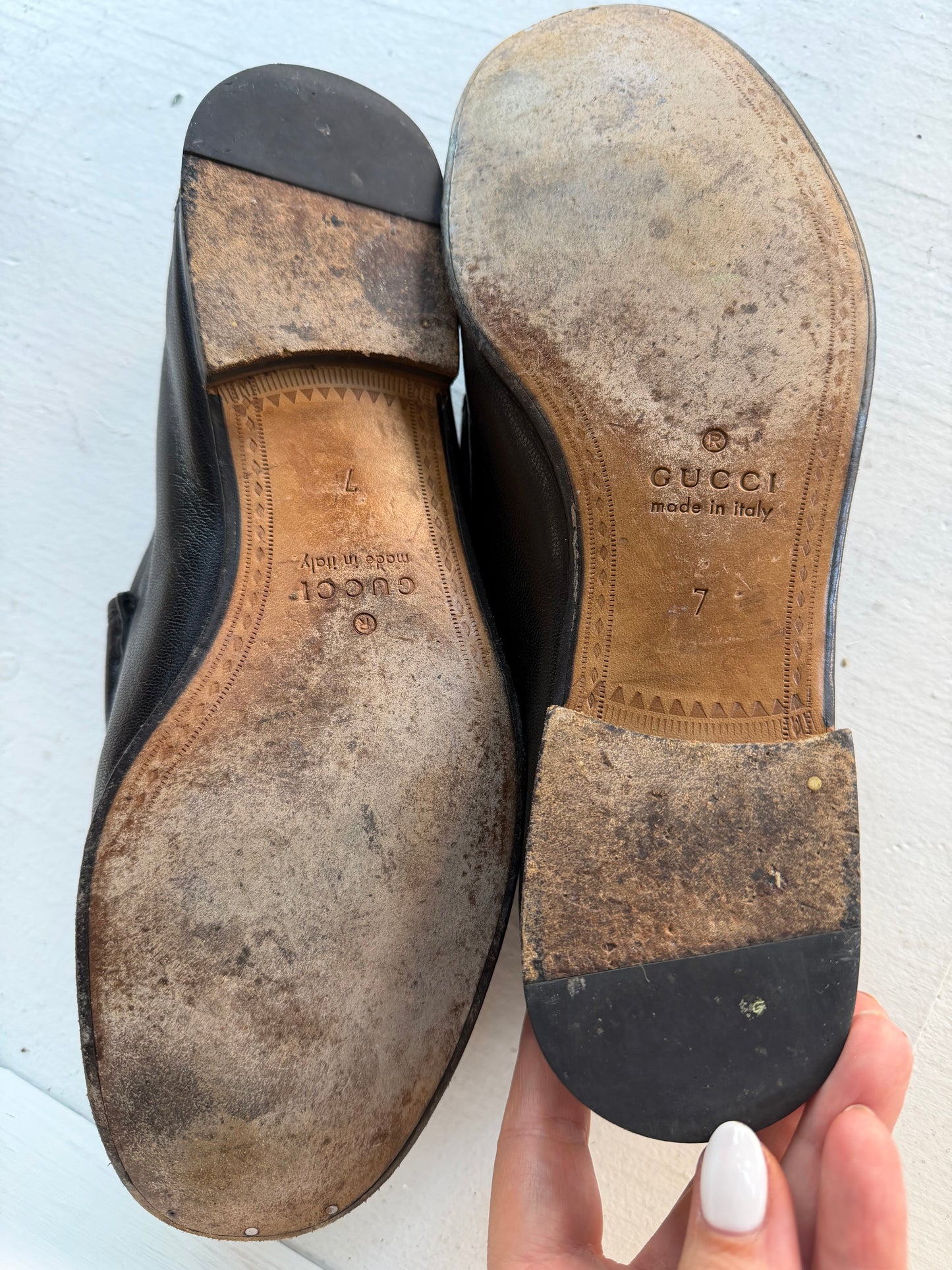 Vintage black Gucci loafers. Labeled men’s size 7. Fits like women’s 9.5/10