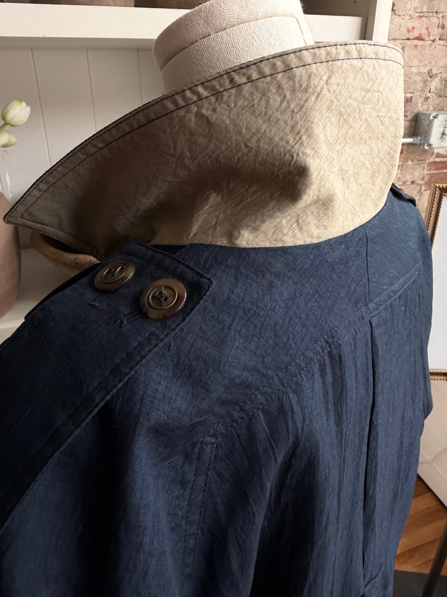 90s Club 5’4’ Petite navy light weight trench.