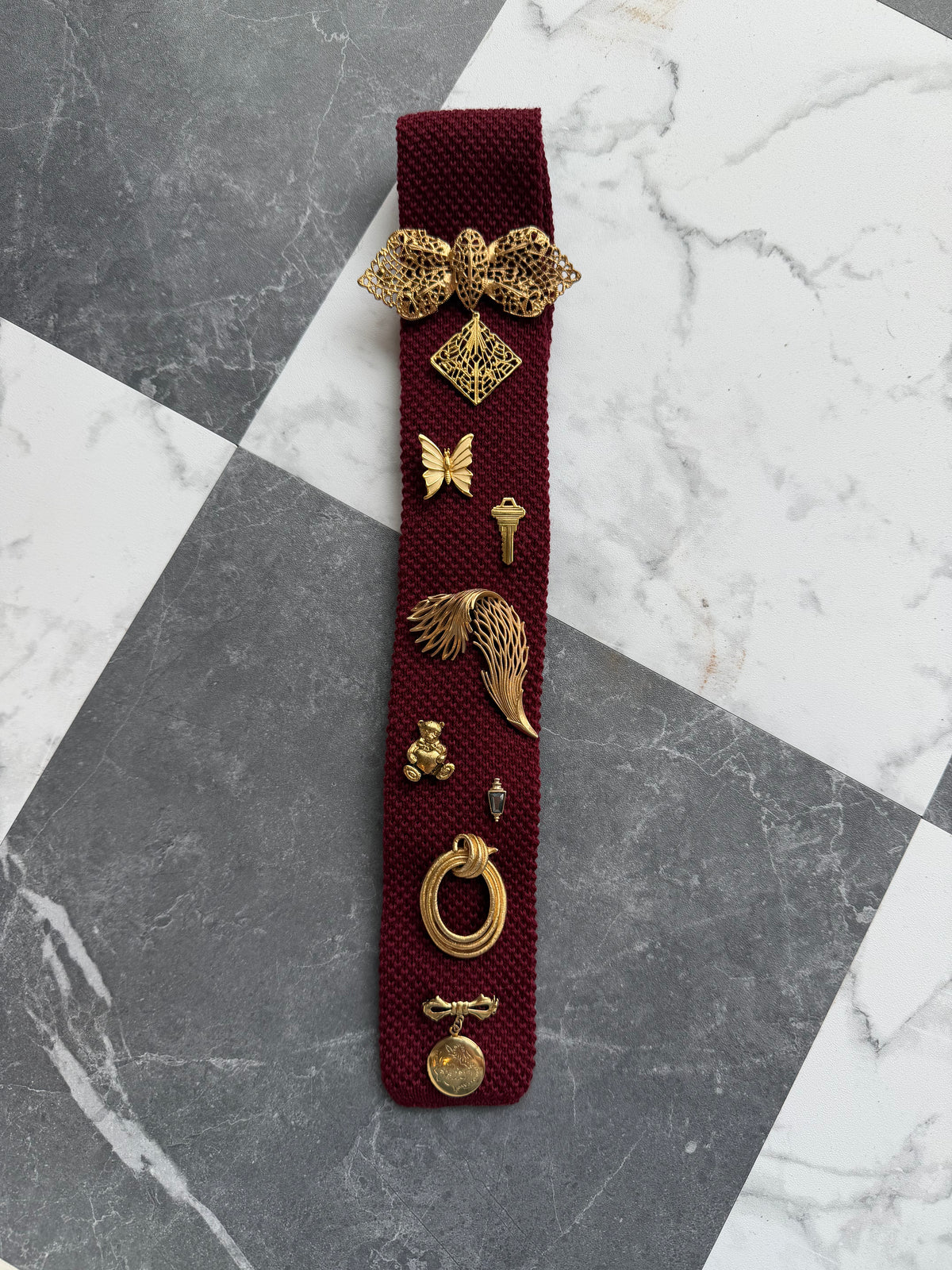 Brooch tie