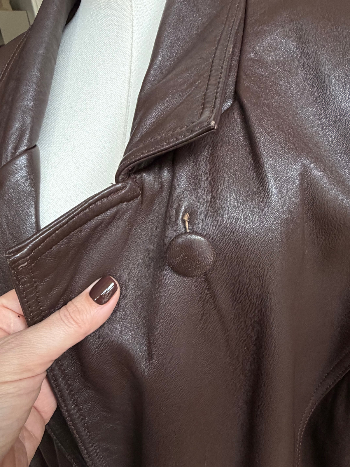 90s Synergy brown leather trench. Fits S-L