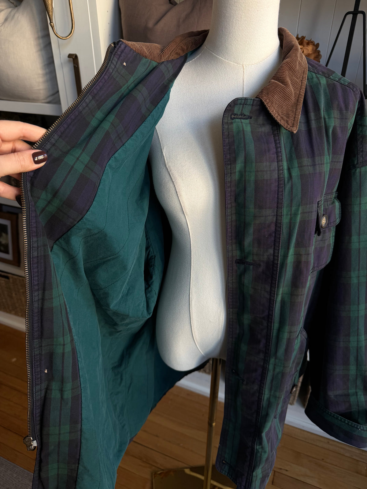 90s Gap black watch plaid barn coat. Fits M-XL