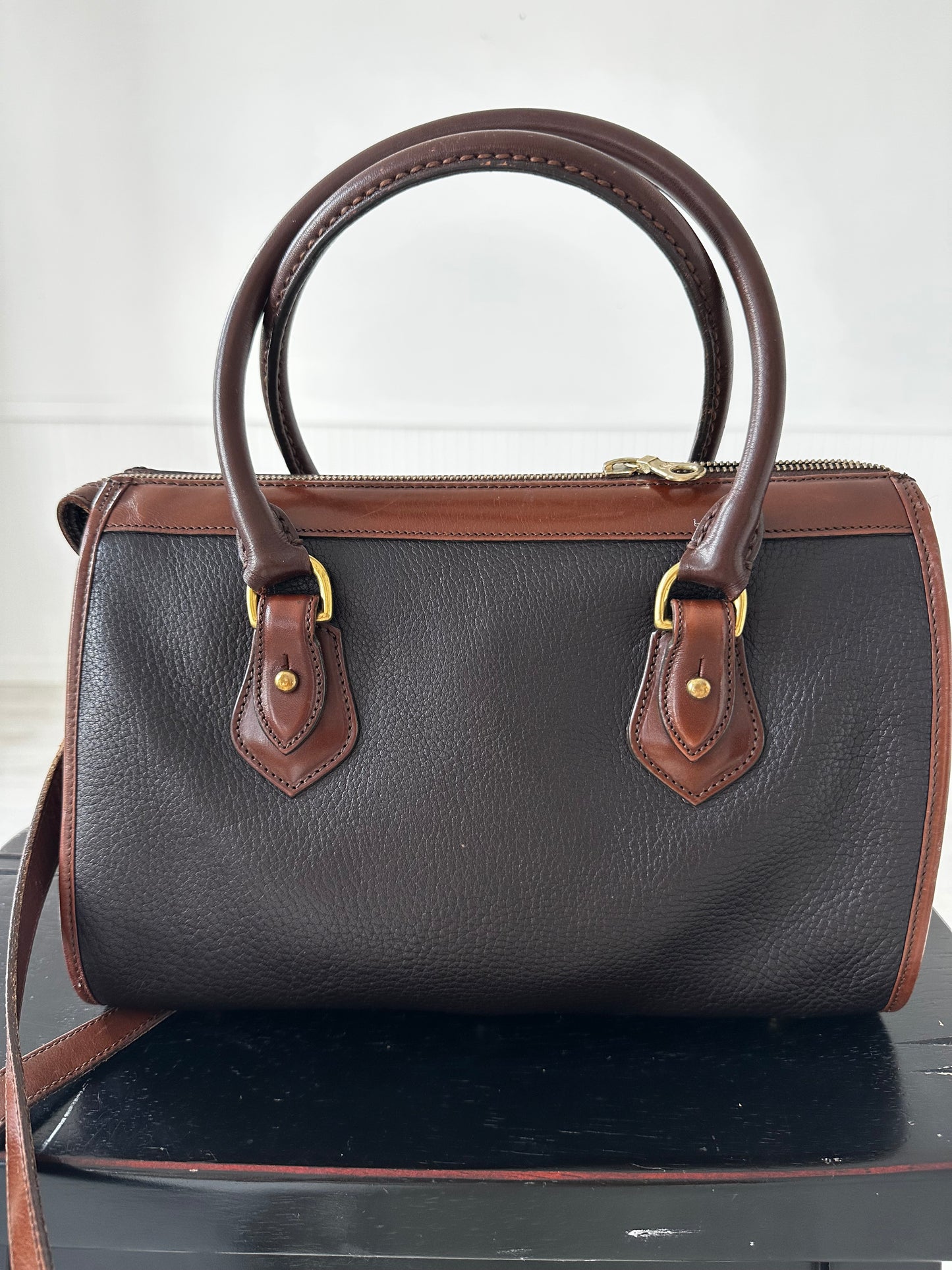 90s Dooney and Bourke zip top satchel in black