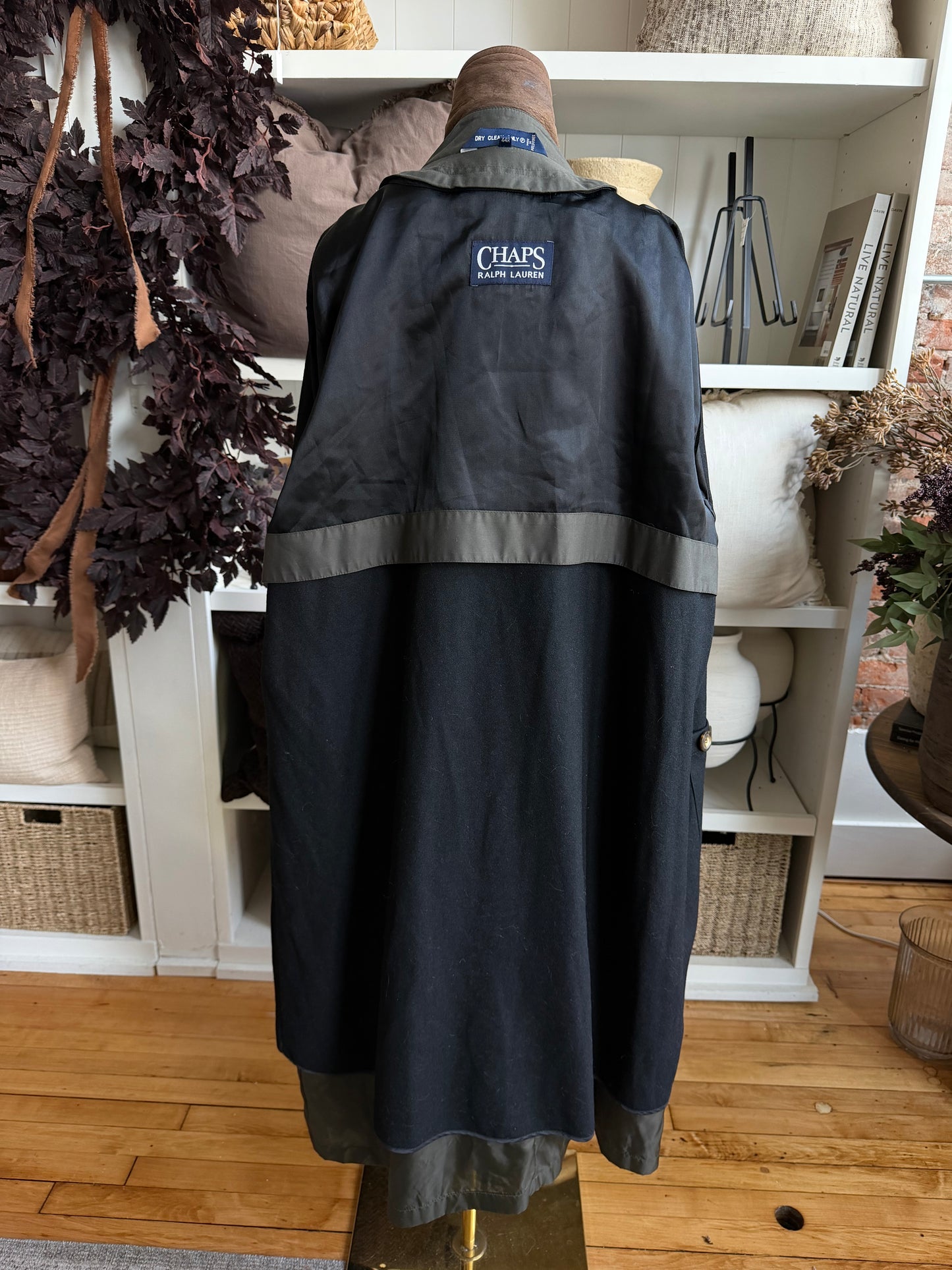 90s Chaps Ralph Lauren green trench with removable wool lining and leather collar. Fits M-XXL