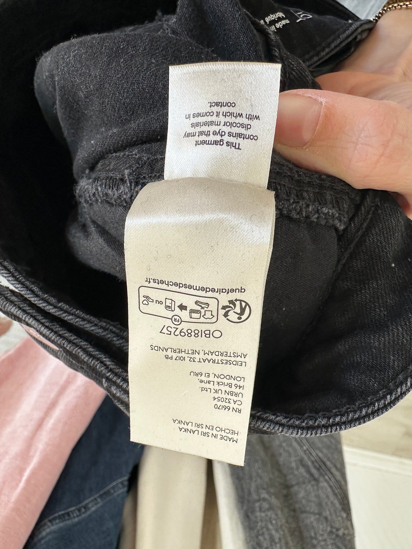 Anthropologie Pilcro Kenna barrel leg jeans. Size 29T