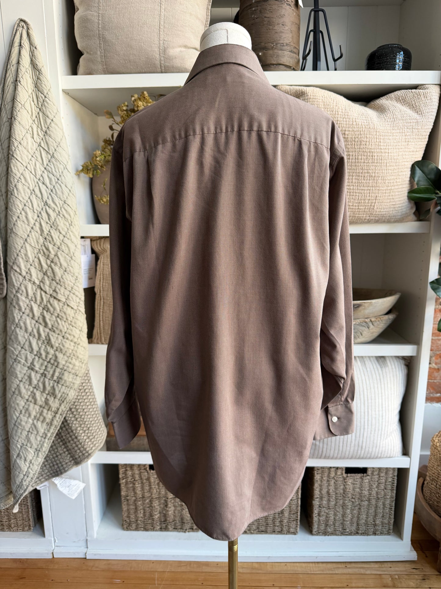 90s Geoffrey Beene brown cotton button down. Made in Hong Kong