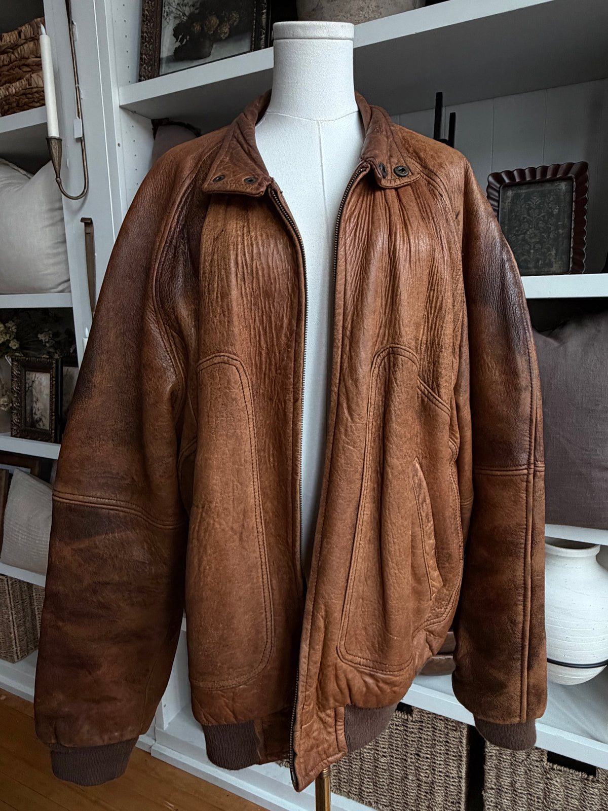90s Context leather bomber. Fits M-XL