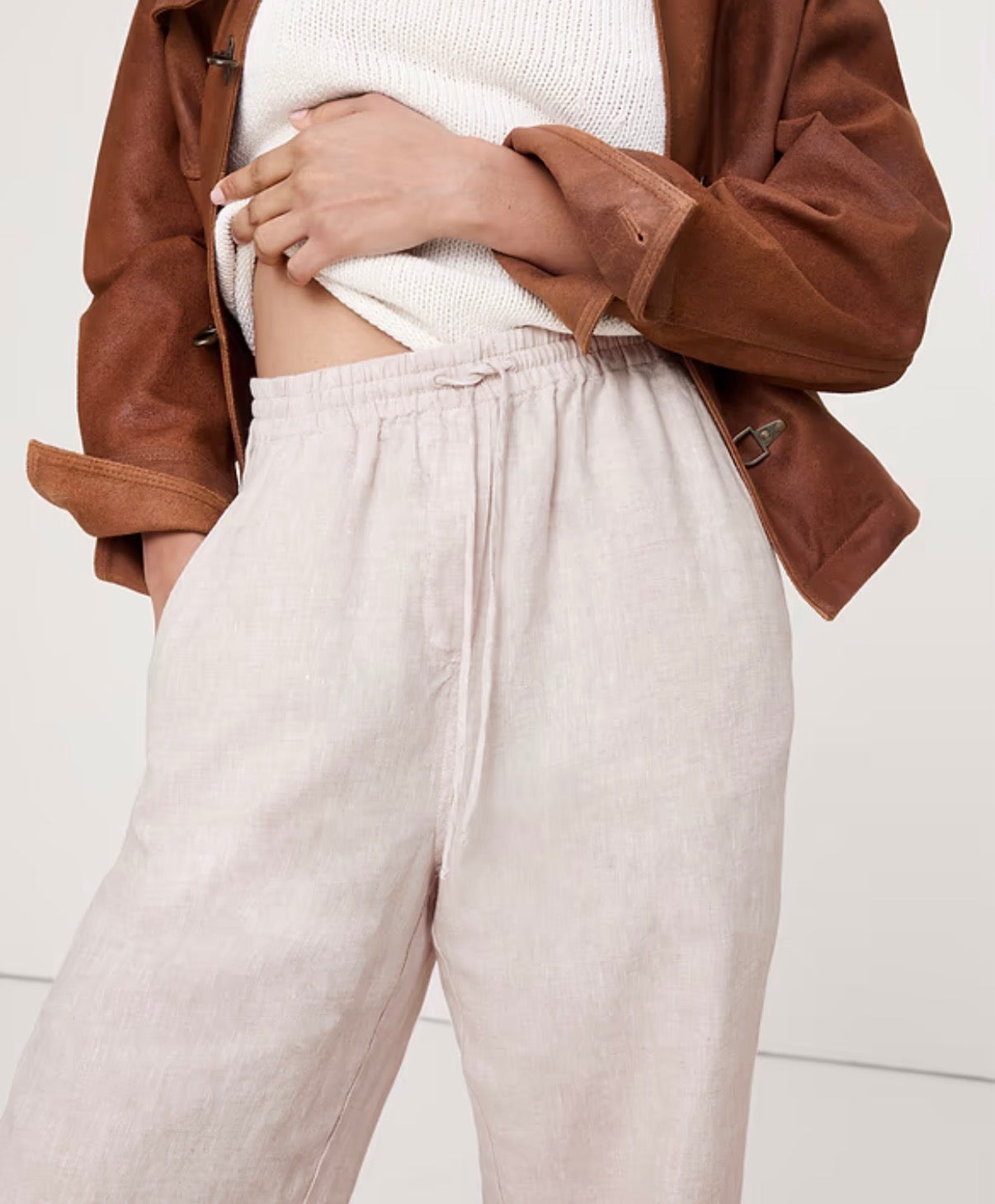 Banana Republic Getaway Straight leg pull on pant in linen natural. Size M Tall. NWT
