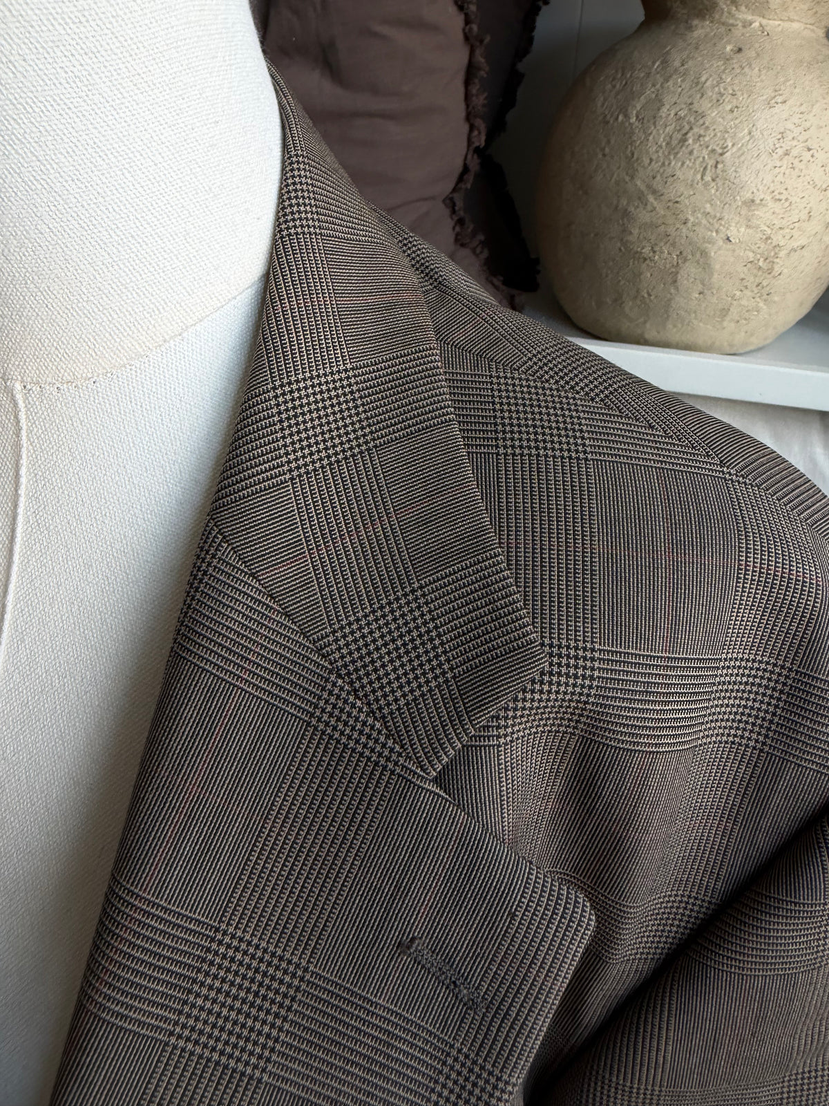 80s Chaps Ralph Lauren light weight wool blazer. Made in Canada. Fits M-XL