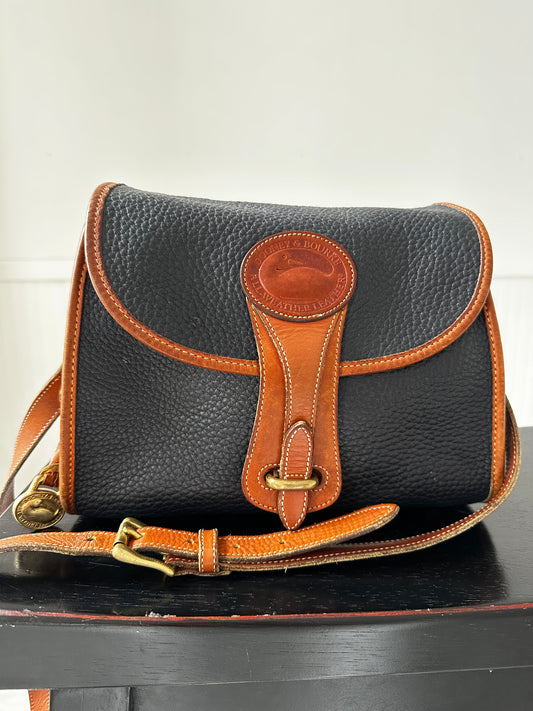 80s/90s Dooney and Bourke Norfolk crossbody in navy