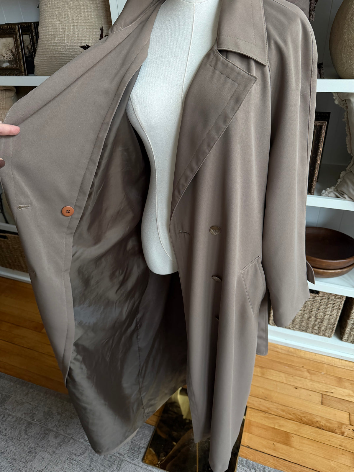 00s Gallery light brown trench. Fits M-XL