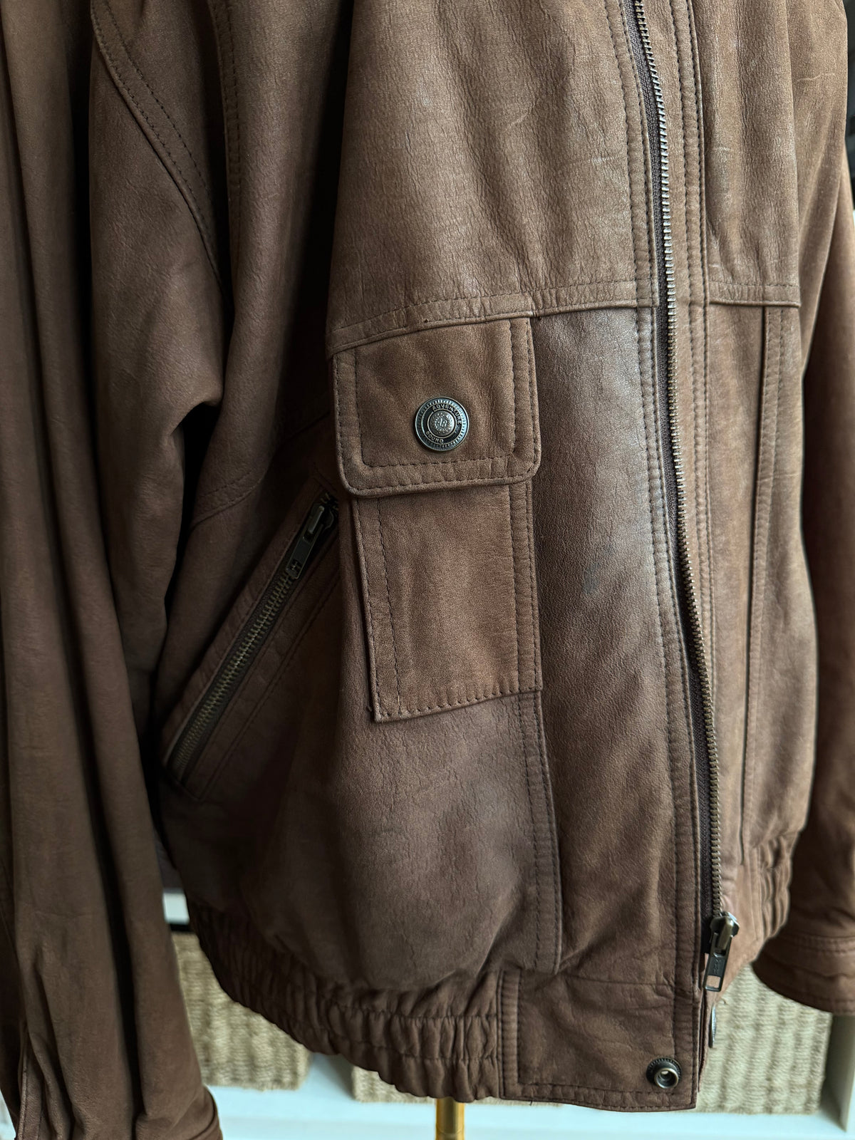 90s Wilson’s Adventure Bound leather bomber. Fits S-L