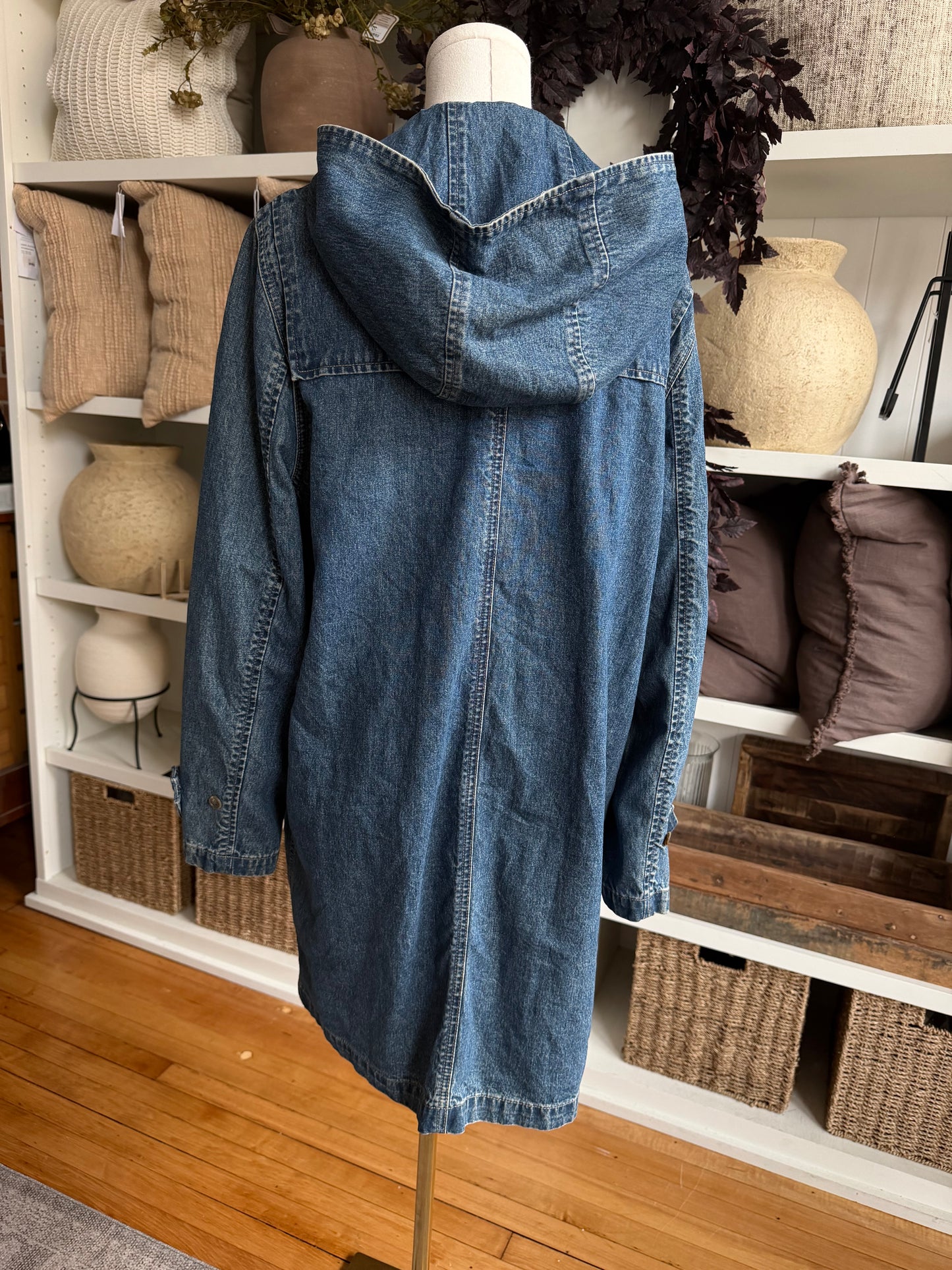 90s Lauren Jens Co denim toggle coat. Made in Hong Kong. Fits XS-M