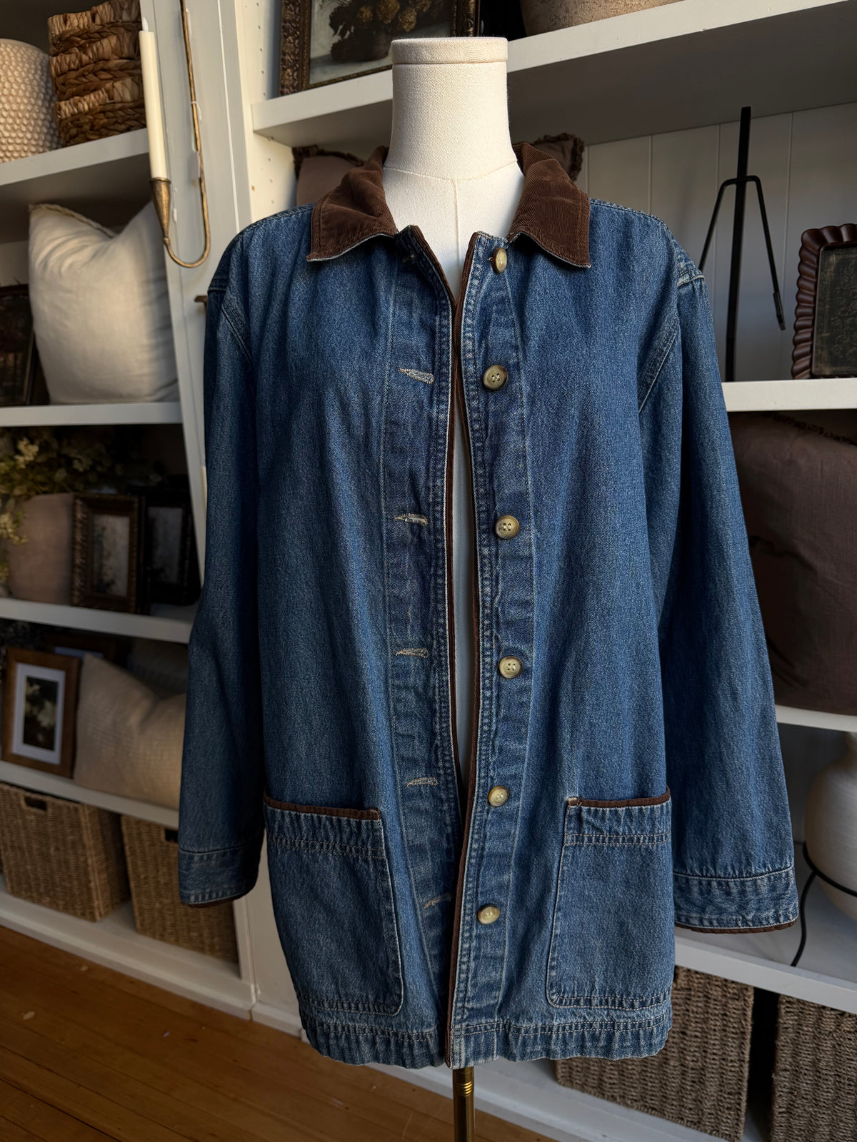 90s Cabin Creek denim chore coat with brown corduroy collar and trim. Fits S-L