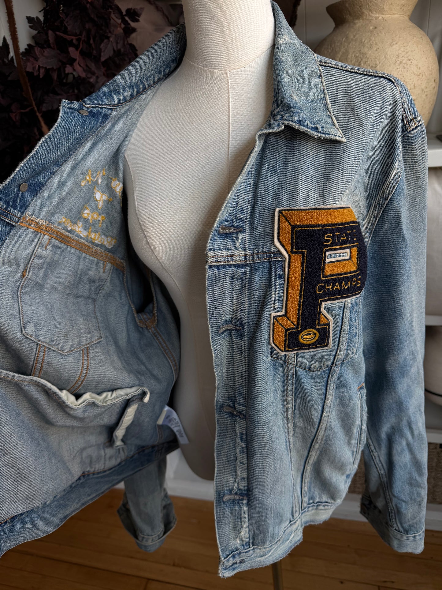 00s Polo Ralph Lauren denim jacket with tiger on back. Fits S-L