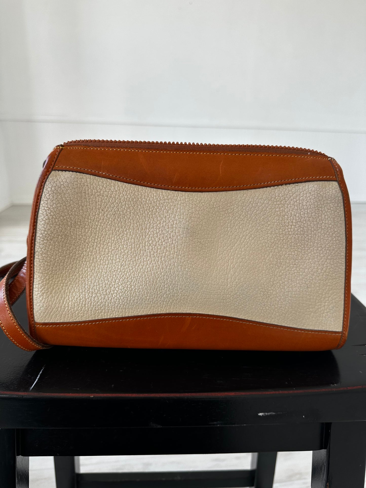 90s Dooney and Bourke zip top crossbody in cream