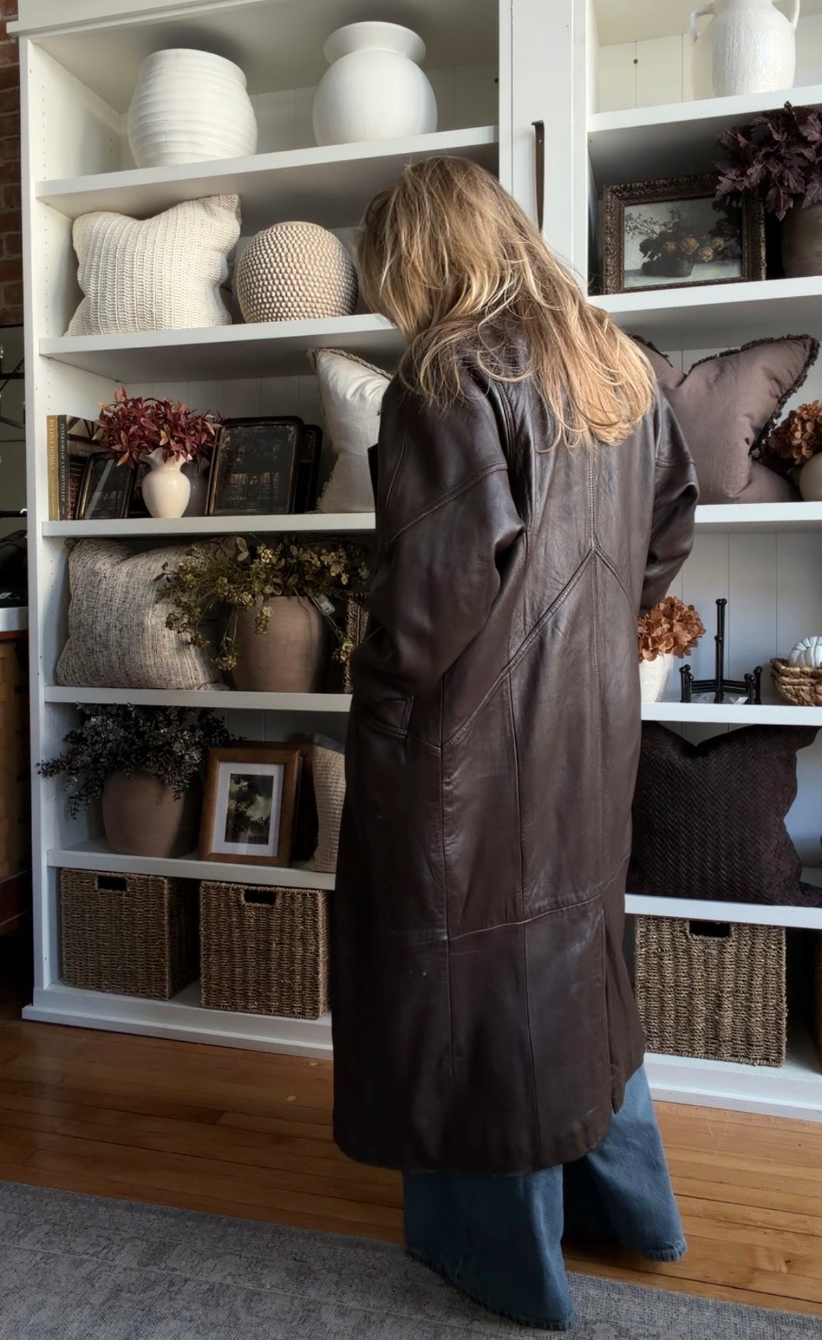 90s Synergy brown leather trench. Fits S-L