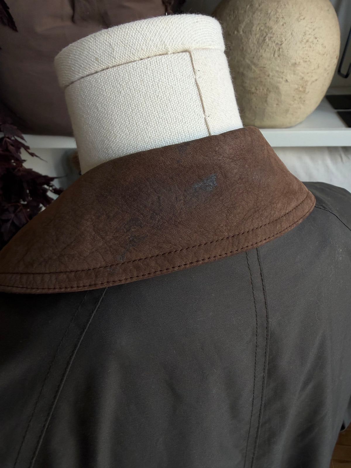 90s Chaps Ralph Lauren green trench with removable wool lining and leather collar. Fits M-XXL