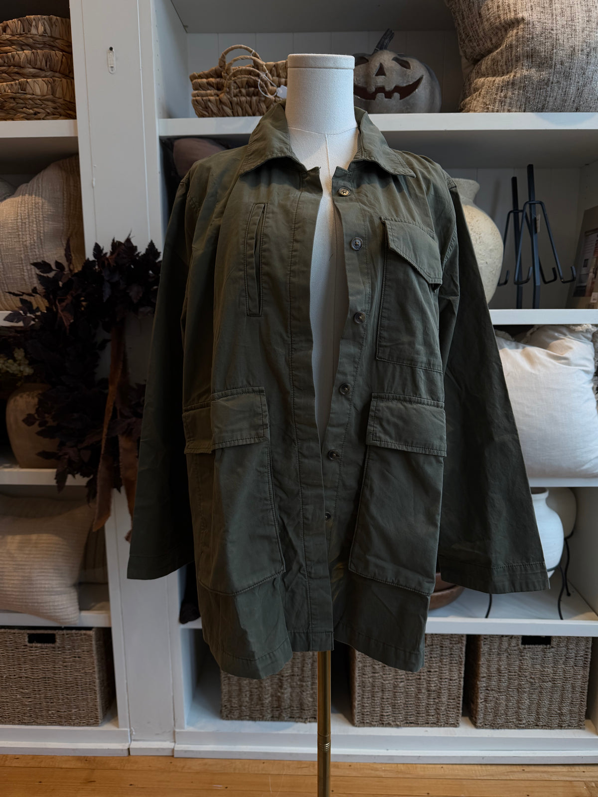 Banana Republic Cotton Twill Shirt jacket in olive green. Size L