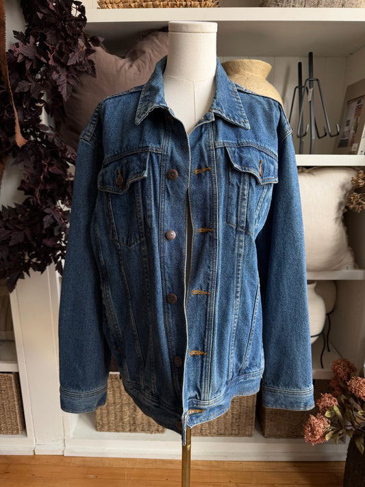 80s Roundy Ridge denim jacket. Made in Hong Kong. Fits XS-M