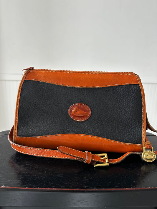 80s/90s Dooney and Bourke black crossbody