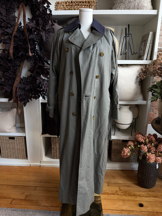 Vintage Burberry green trench with navy wool zip out lining and button off collar. Fits S-L