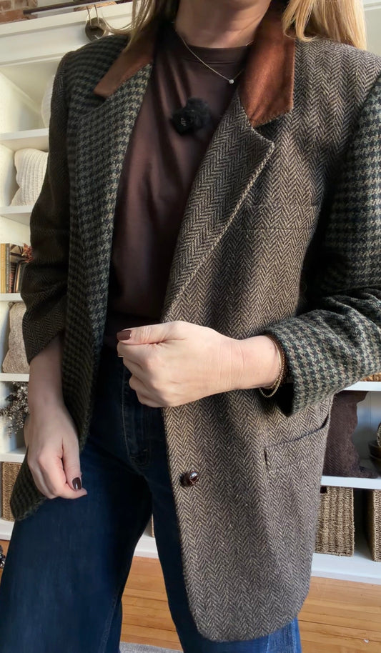90s JL Colebrook two toned tweed blazer with leather collar. Fits S-L