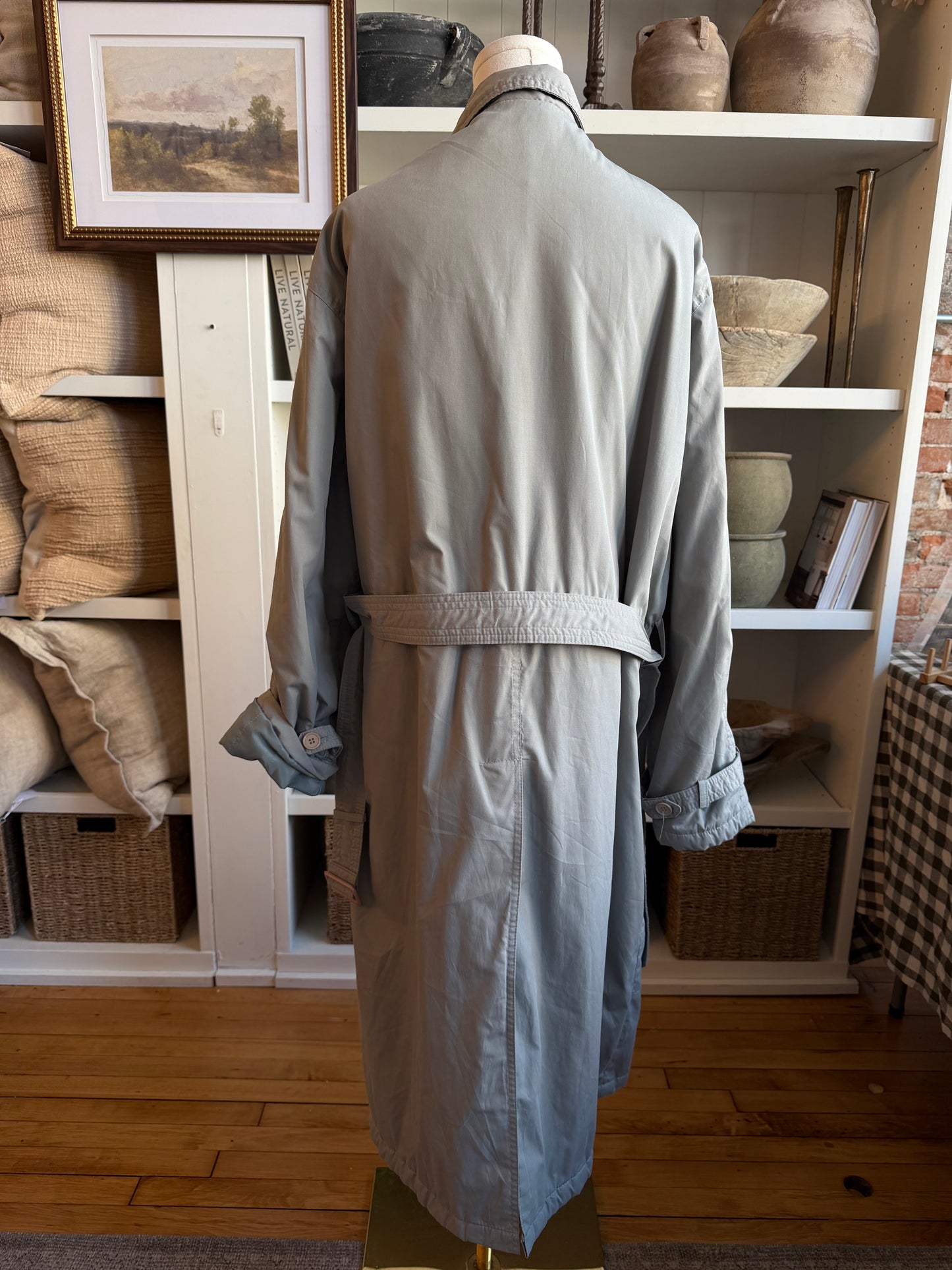 Vintage West Virginia sage green insulated trench. Sourced in Paris