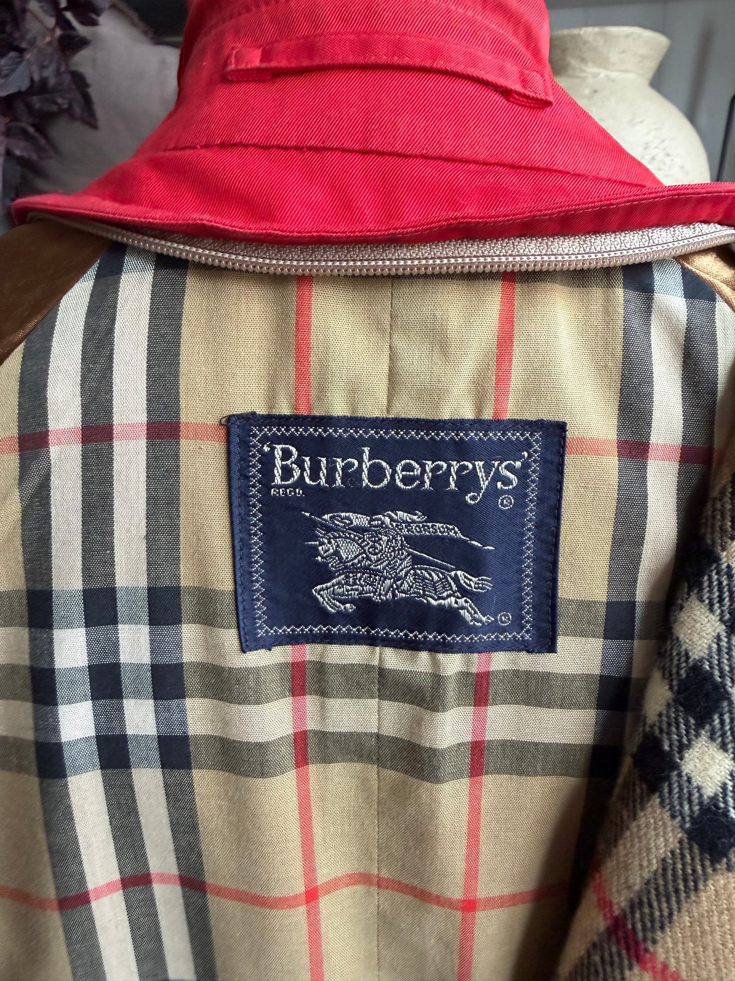 Vintage Burberry red trench coat with wool zip out lining. Fits XXS-S