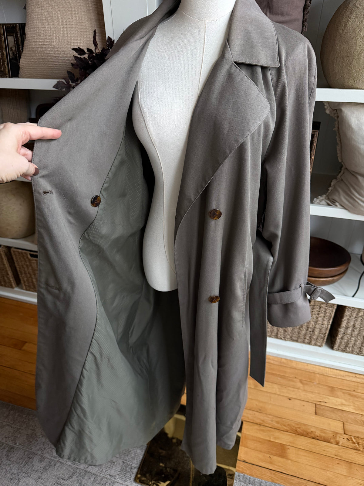 80s London Fog taupe trench. Made in the USA. Fits S-L