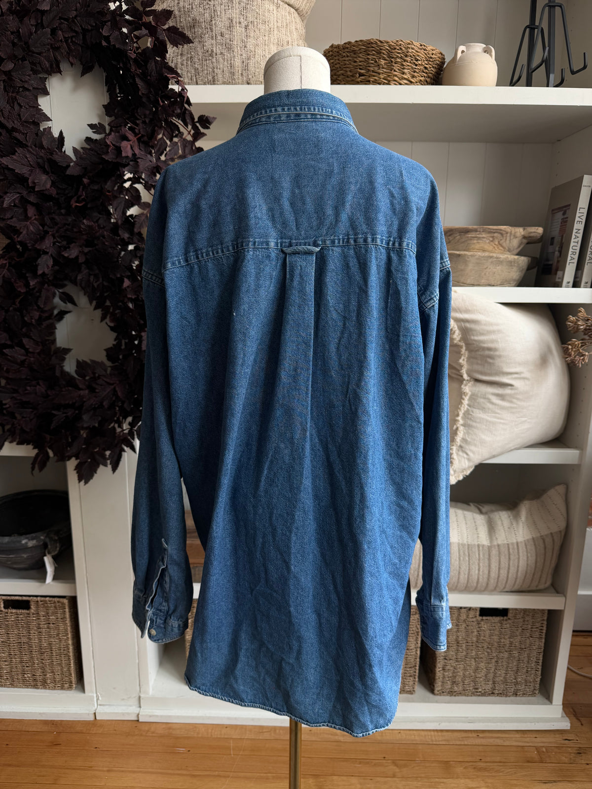 90s Chaps Ralph Lauren denim button down. Fits M-XL
