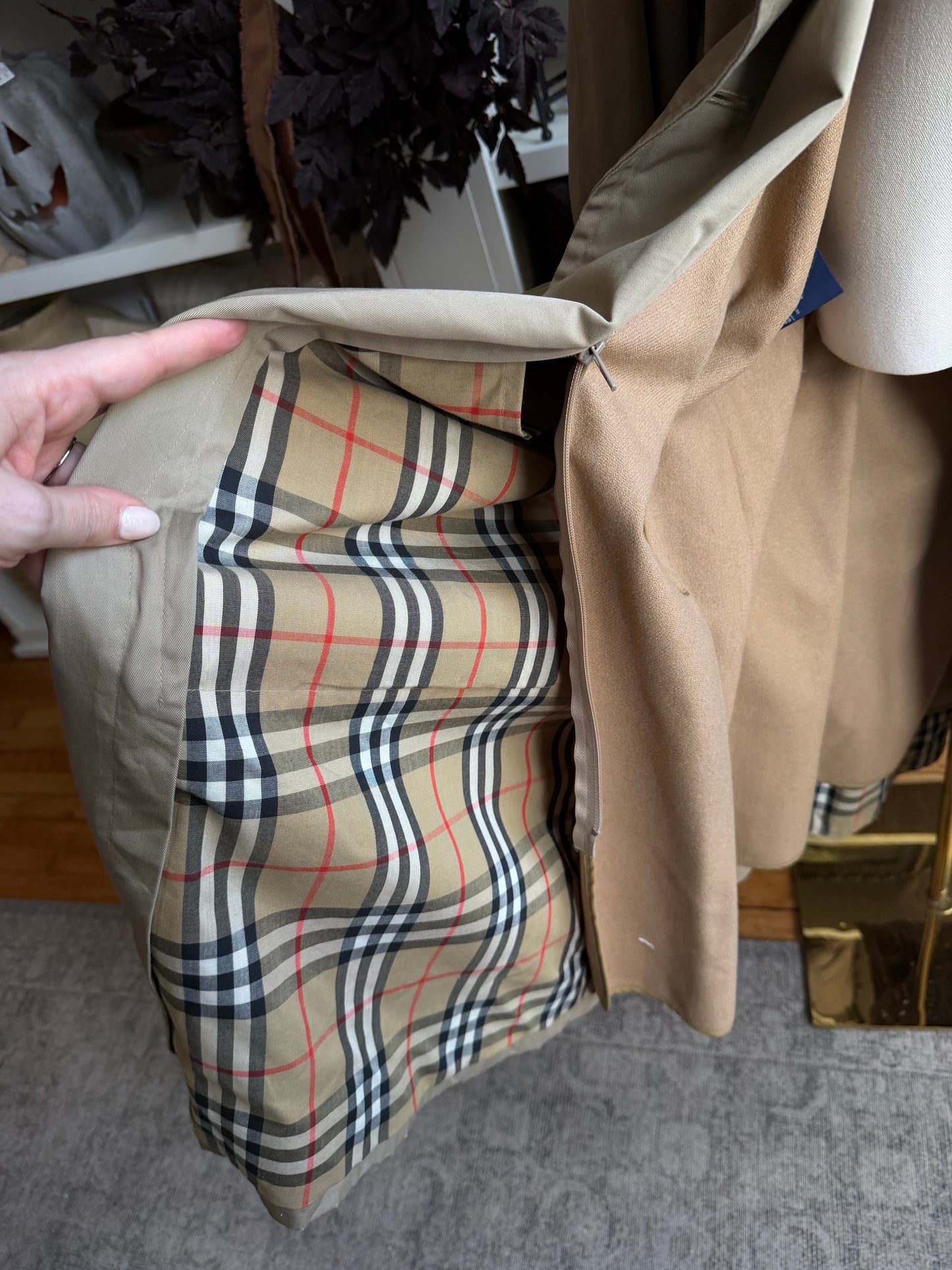 Vintage Burberry khaki trench with zip out wool liner. Fits M-XL