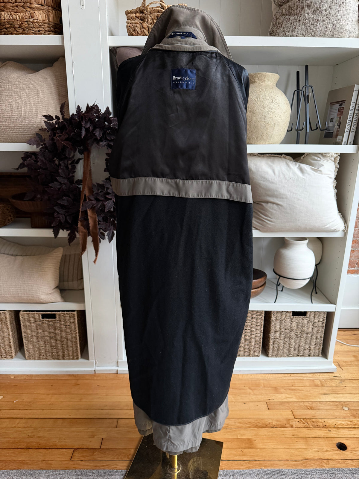 90s Bradley Jons taupe trench. Fits M-XL tall