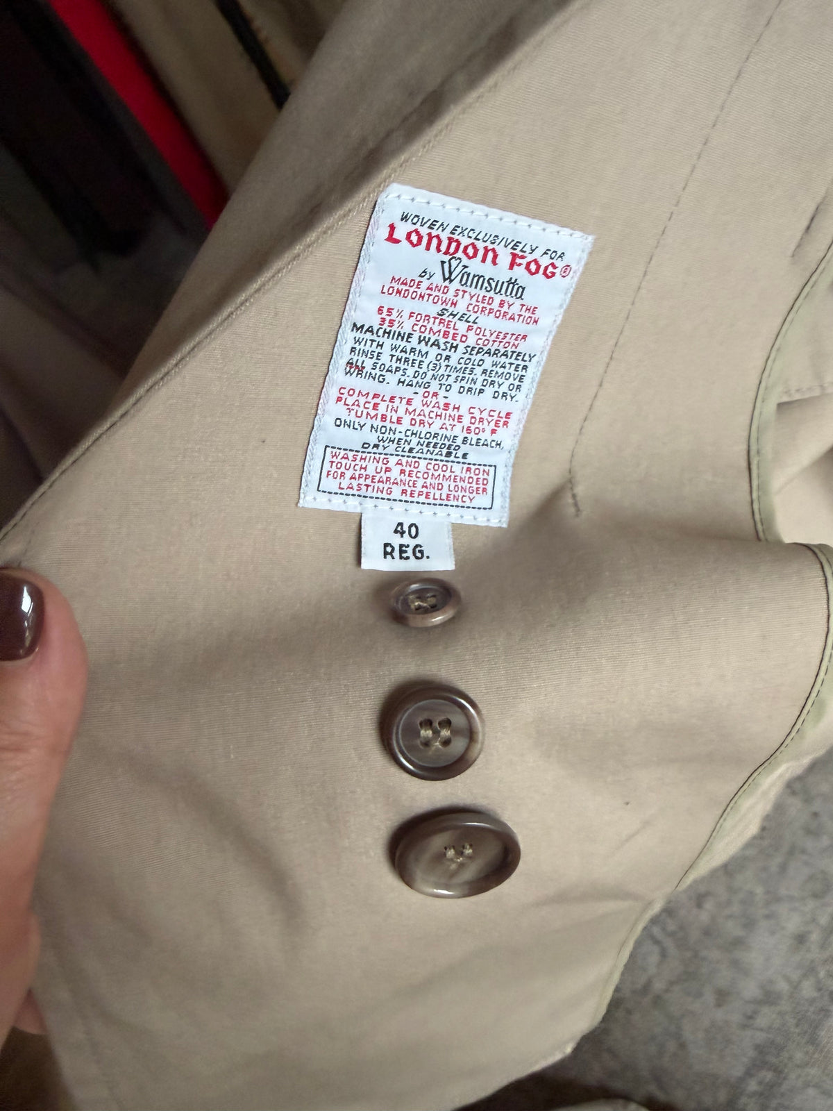 80s London Fog khaki trench. Made in the USA. Fits M-L