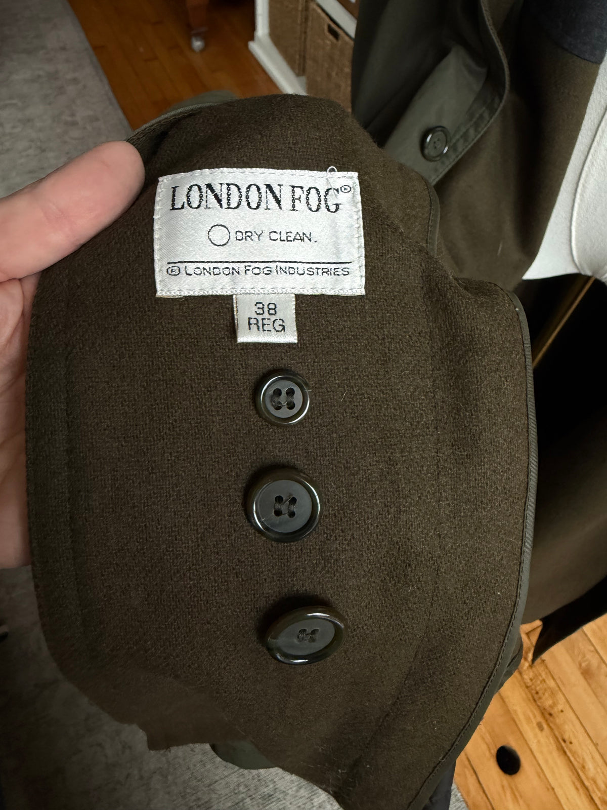 90s London Fog green trench with leather collar and zip out wool lining. Made in the USA. Fits M-XL