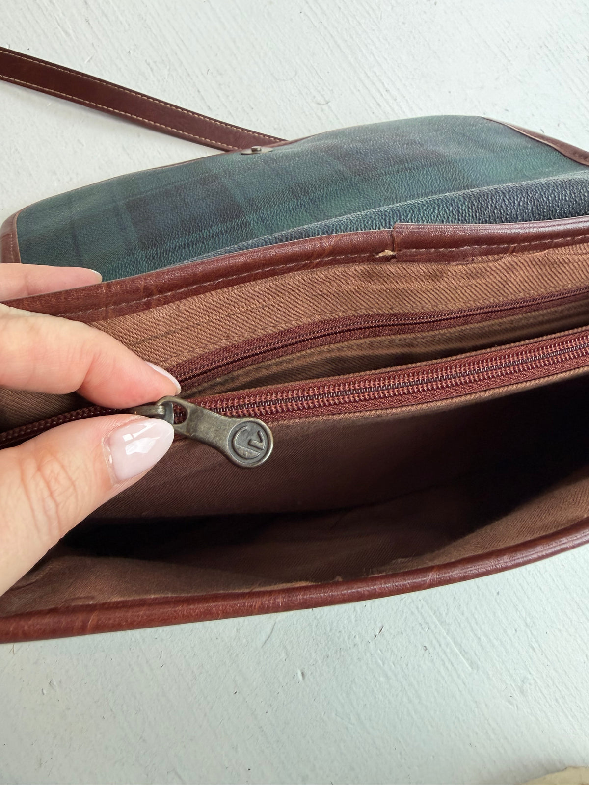 Carryland USA crossbody satchel
