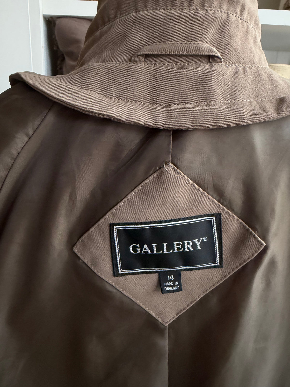 00s Gallery light brown trench. Fits M-XL