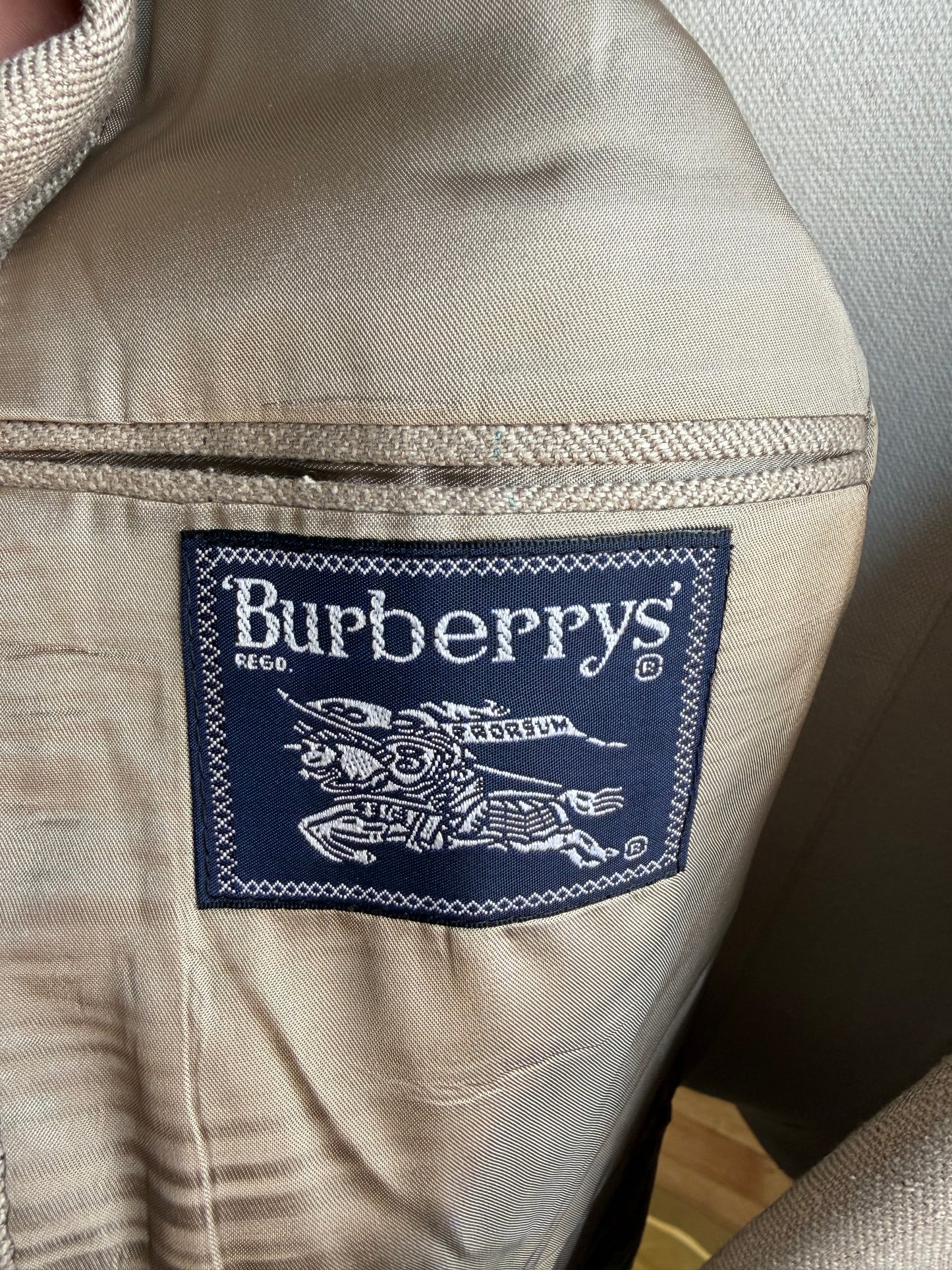 90s Burberrys silk wool blend blazer. Made in the USA. Fits M-XL