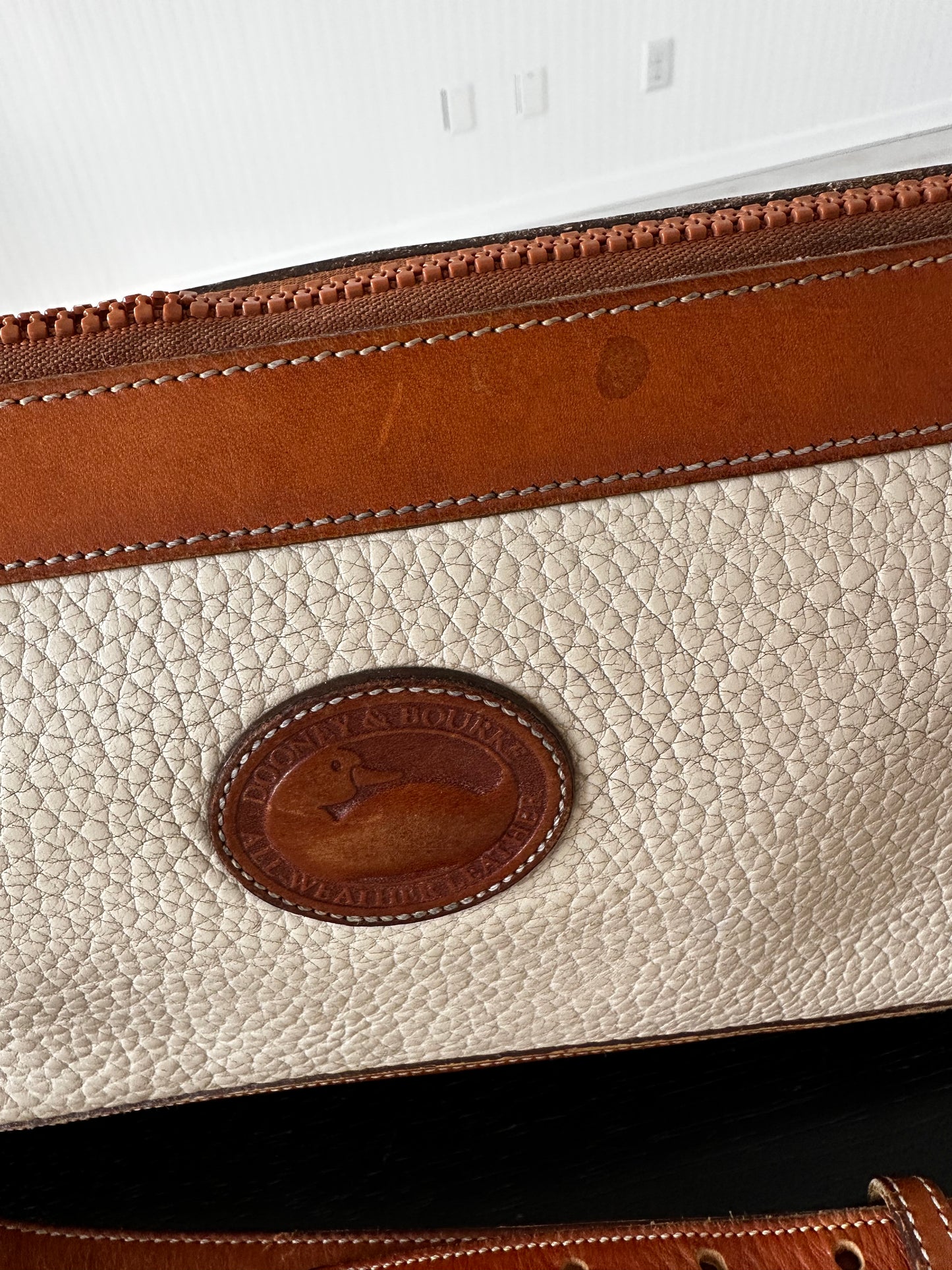 80s/90s Dooney and Bourke zip top crossbody in cream